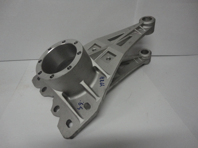 Lavorazione meccanica CNC di forcella pressofusa